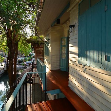 La Moon Hostel Bangkok Exteriör bild