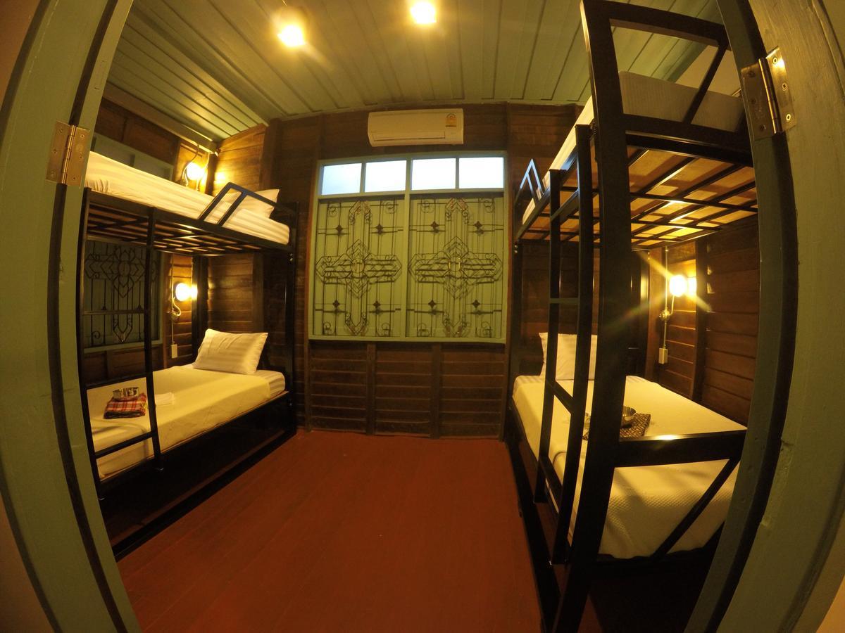La Moon Hostel Bangkok Exteriör bild