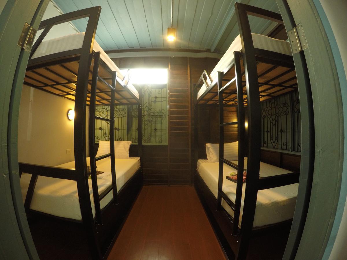 La Moon Hostel Bangkok Exteriör bild