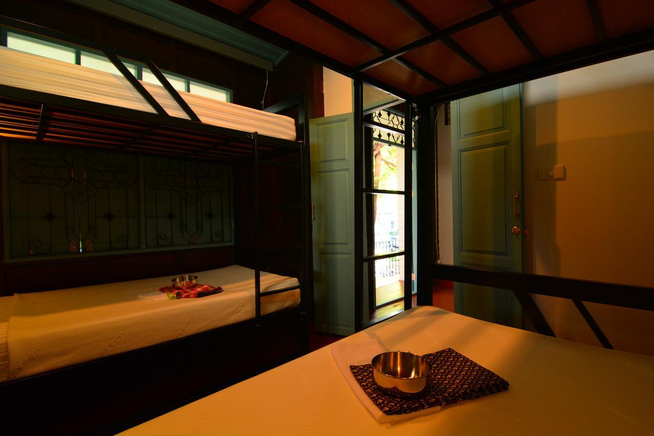 La Moon Hostel Bangkok Exteriör bild