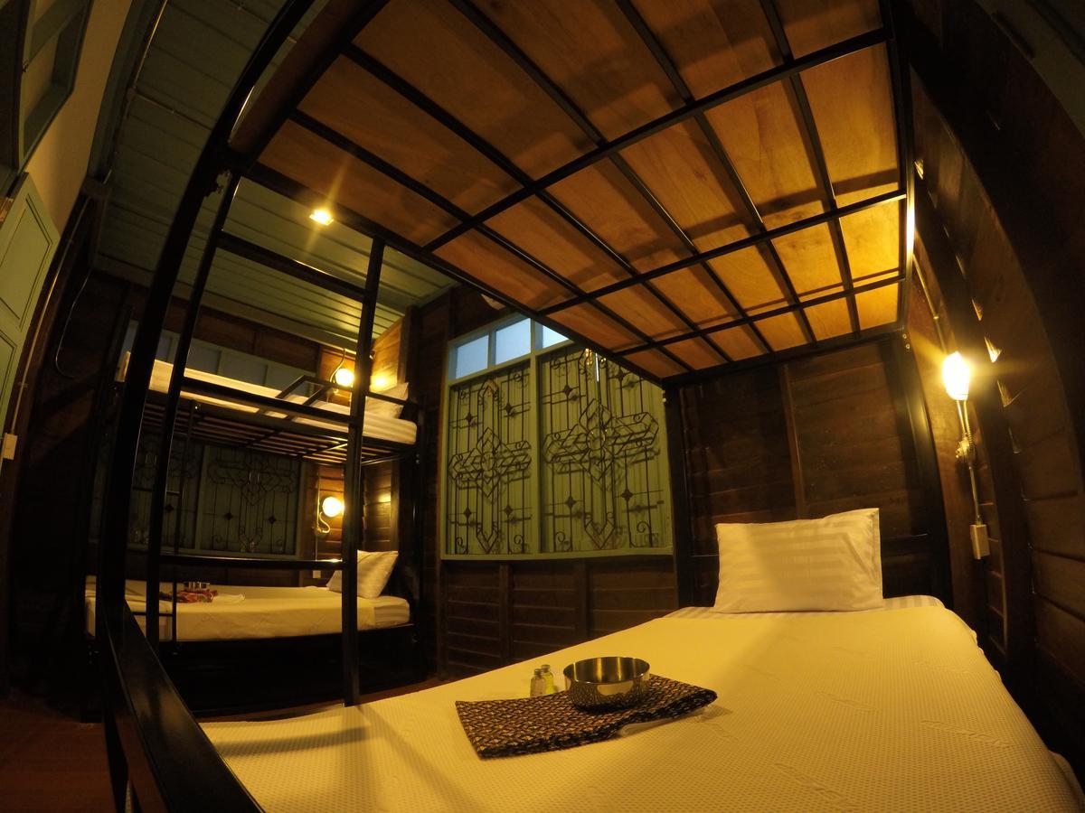 La Moon Hostel Bangkok Exteriör bild