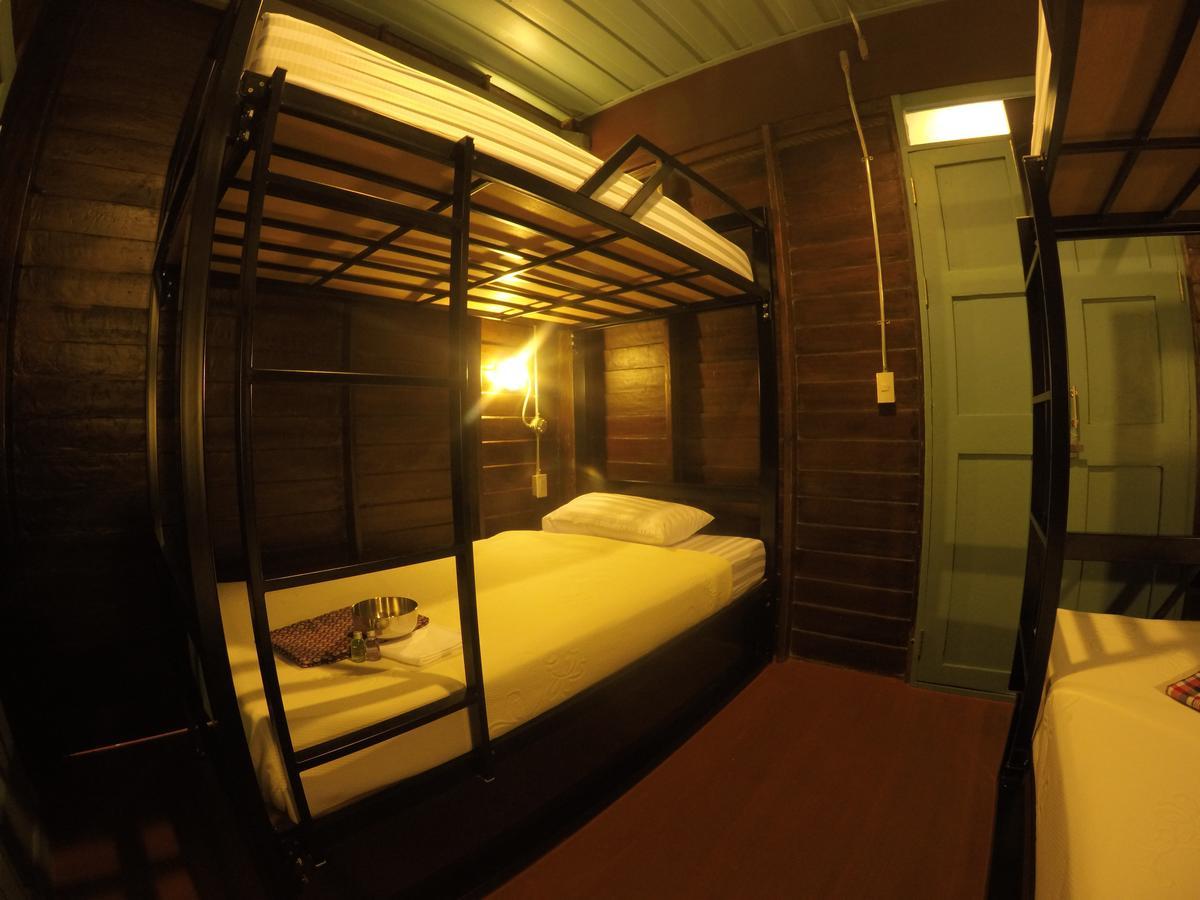 La Moon Hostel Bangkok Exteriör bild