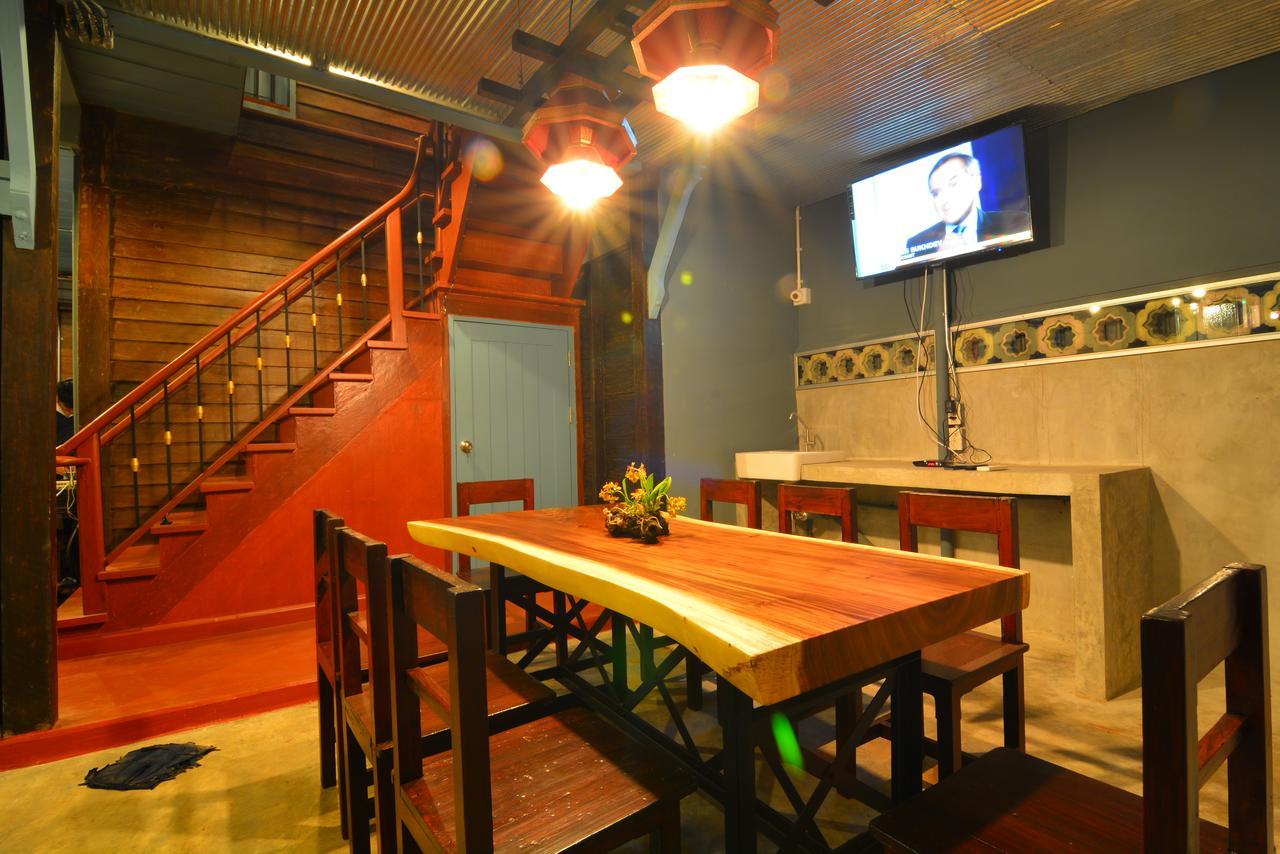 La Moon Hostel Bangkok Exteriör bild