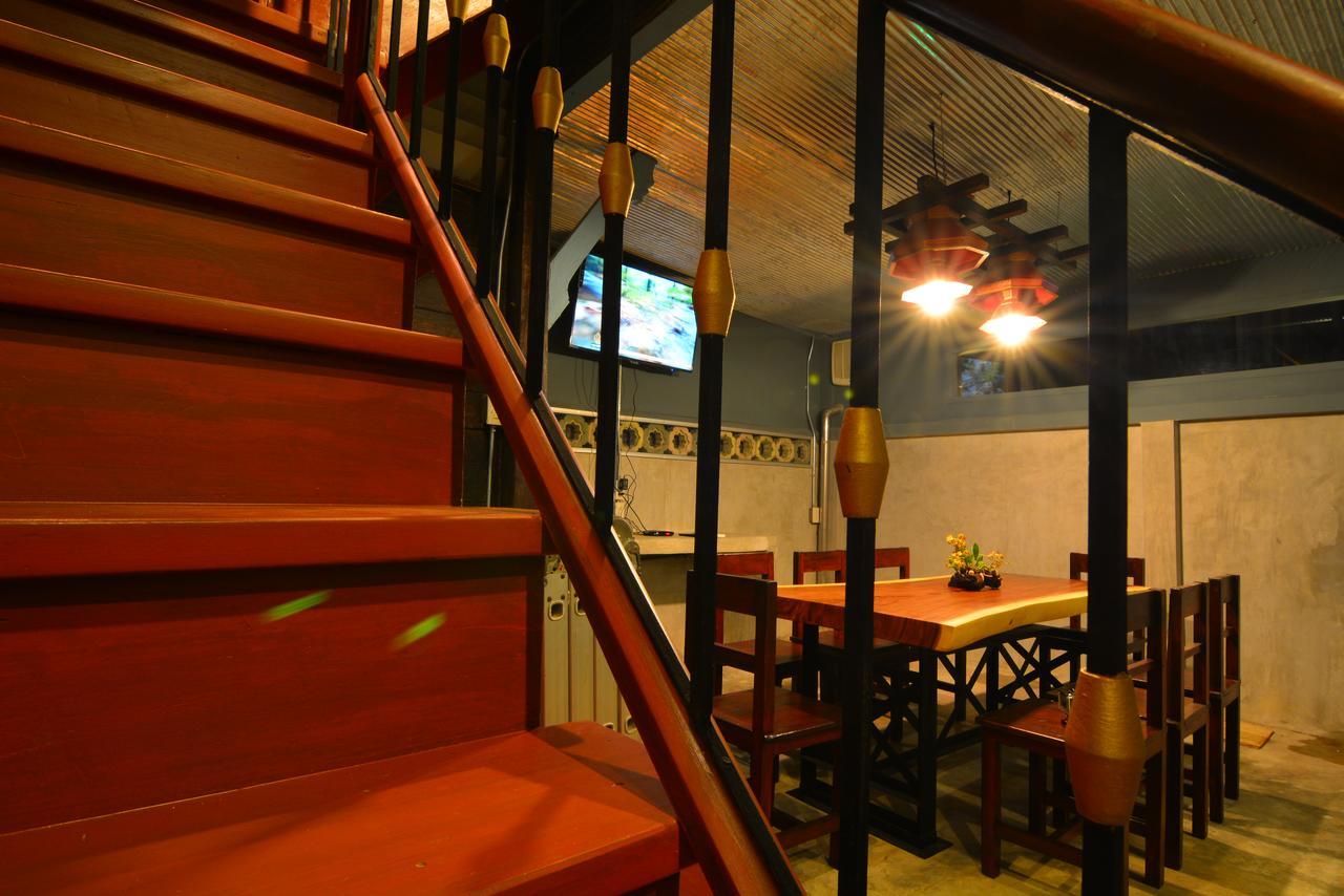 La Moon Hostel Bangkok Exteriör bild