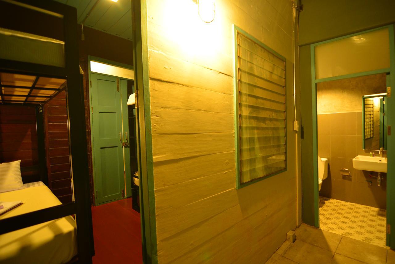 La Moon Hostel Bangkok Exteriör bild