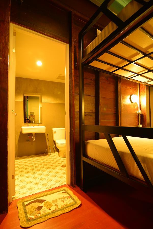 La Moon Hostel Bangkok Exteriör bild