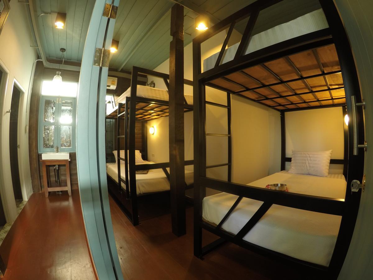 La Moon Hostel Bangkok Exteriör bild