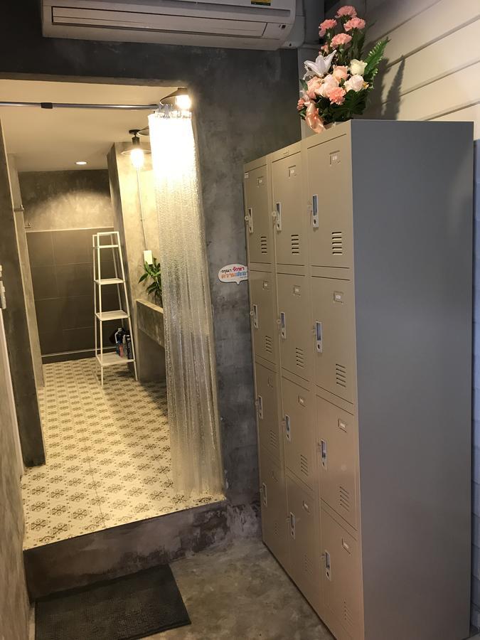 La Moon Hostel Bangkok Exteriör bild
