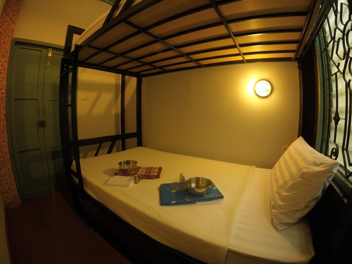La Moon Hostel Bangkok Exteriör bild
