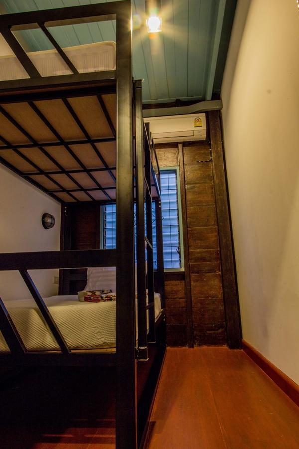 La Moon Hostel Bangkok Exteriör bild