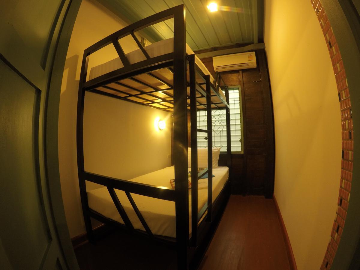 La Moon Hostel Bangkok Exteriör bild