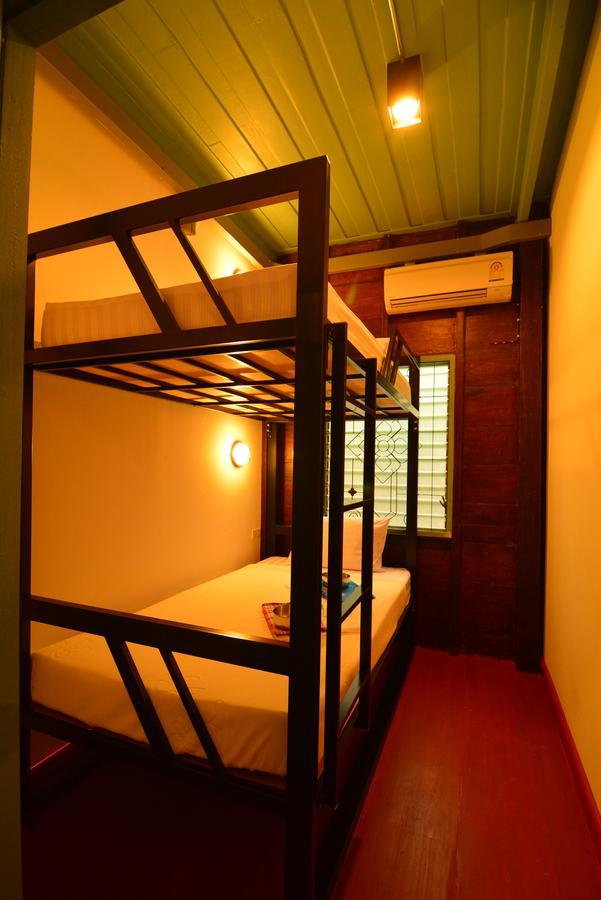 La Moon Hostel Bangkok Exteriör bild